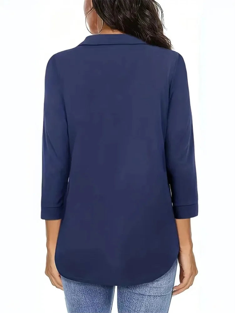 Linnea – Elegant vardagstopp med V-ringning