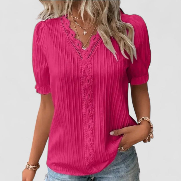 Ninna-Stockholm ™ | Mira – Feminin topp med spetsdetaljer